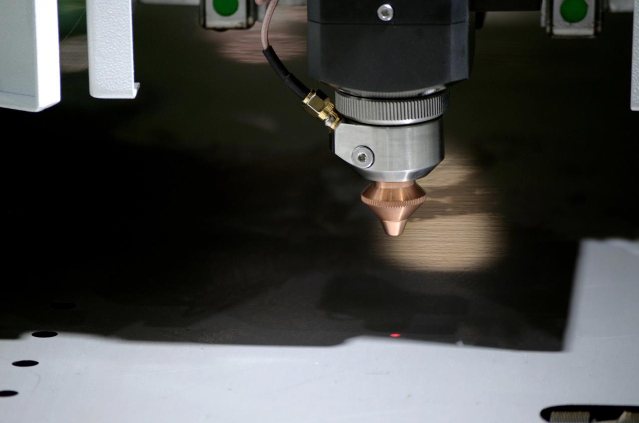 1500*3000mm 500w Racuys Or Ipg Fiber Laser Cutting Machine 1500*3000mm 500w Racuys Veya Ipg Fiber Lazer Kesim Makinesi