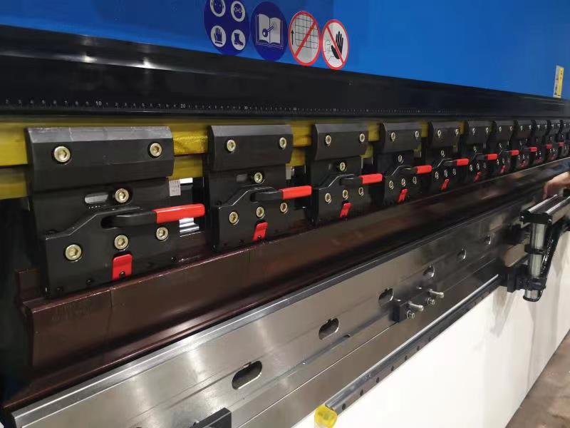 160t-4000 4-axis Cnc Hydraulic Bending Machine Press Brake 160t-4000 4 Eksenli Cnc Hidrolik Bükme Makinası Abkant Pres