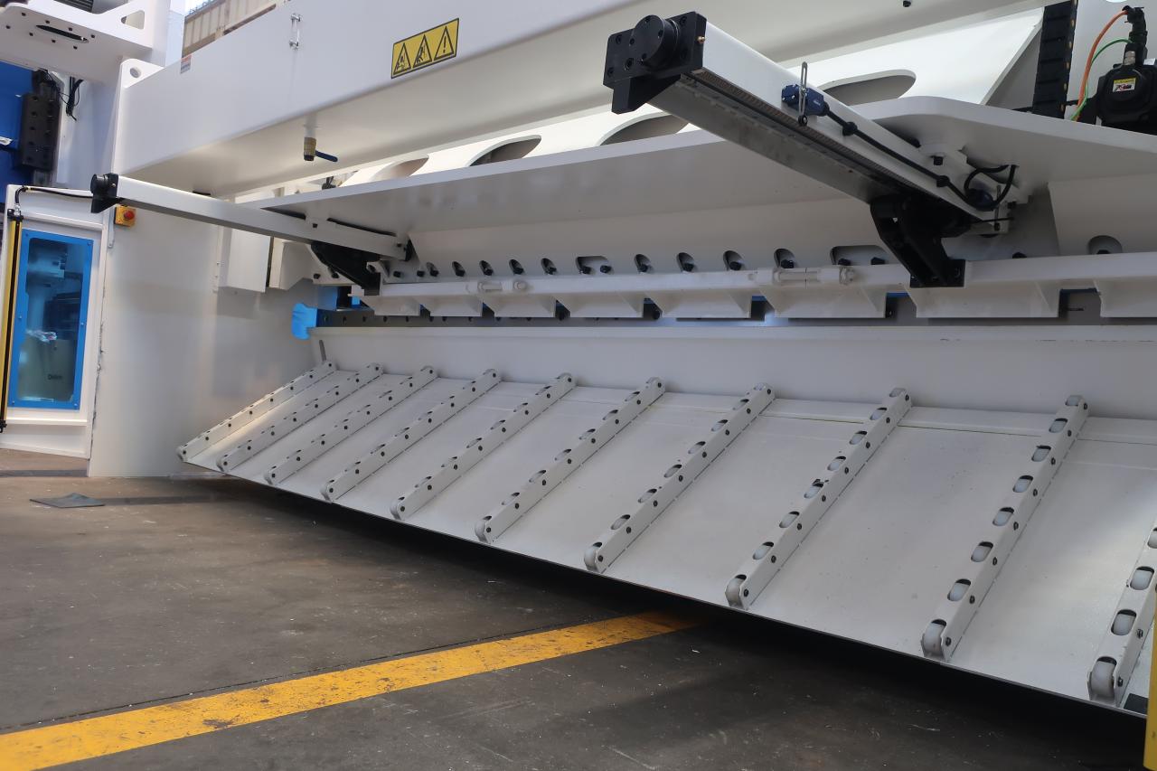 6 Metre Sac Kesme İçin 16mm Hidrolik Giyotin Kesme Makinesi