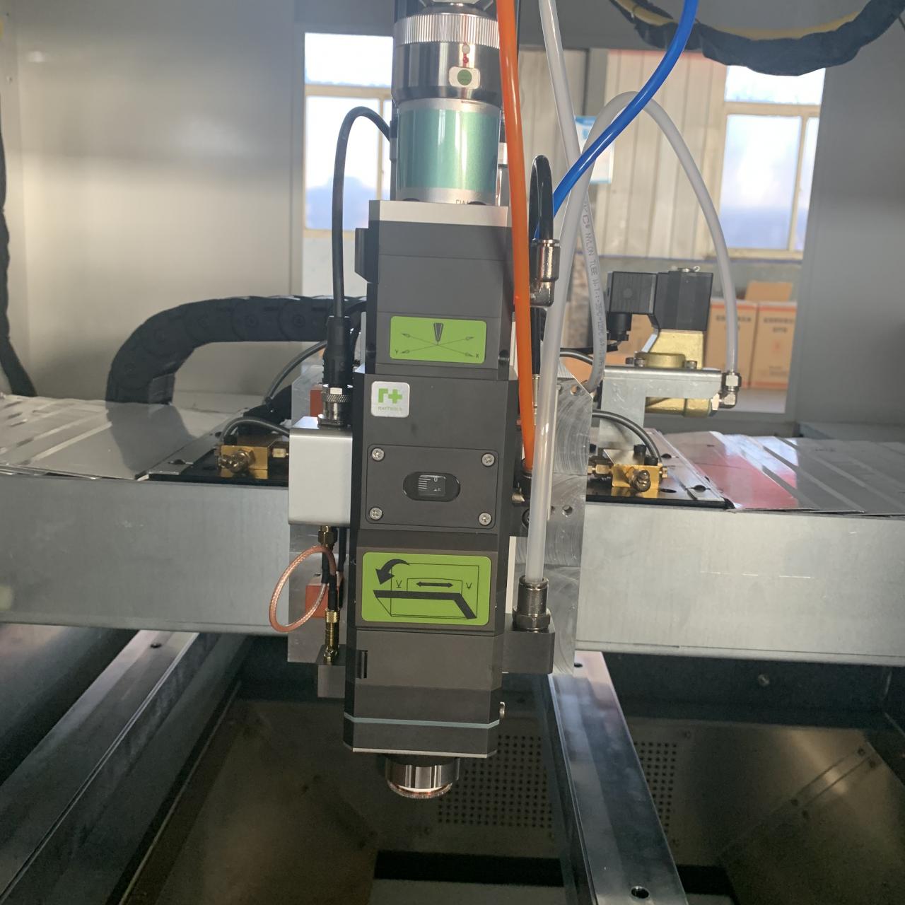 1kw 2kw Good Price Fiber Laser Cutting Machine For Sheet Metal Sac için 1kw 2kw İyi Fiyat Fiber Lazer Kesim Makinesi