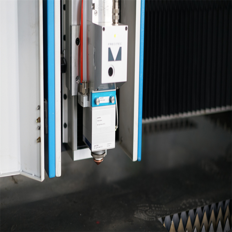 2000w Metal Lazer Kesici Cnc Sac Fiber Lazer Kesim Makinesi