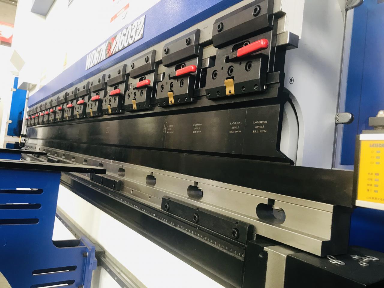 200t 300t Standart Endüstriyel Abkant Pres Cnc Hidrolik Abkant Pres Makinası