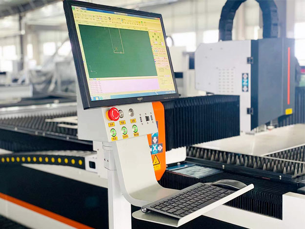 3015 Fiber Laser Cutting Machine For High-Speed Cutting Of 1-6mm Metal Materials 1-6mm Metal Malzemelerin Yüksek Hızlı Kesimi için 3015 Fiber Lazer Kesim Makinesi