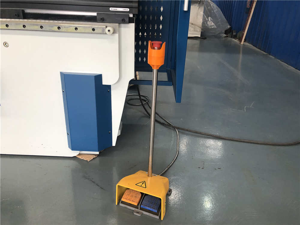 3+1 Axis Cnc Hydraulic Press Brake With Esa System 3+1 Eksen Cnc Hidrolik Abkant Esa Sistemli