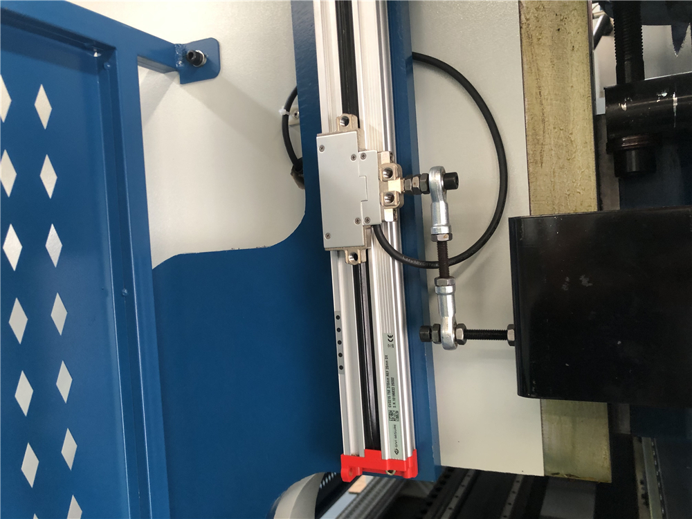 3+1 Axis Cnc Hydraulic Press Brake With Esa System 3+1 Eksen Cnc Hidrolik Abkant Esa Sistemli