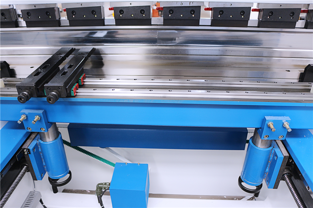 3+1 Axis Cnc Hydraulic Press Brake With Esa System 3+1 Eksen Cnc Hidrolik Abkant Esa Sistemli