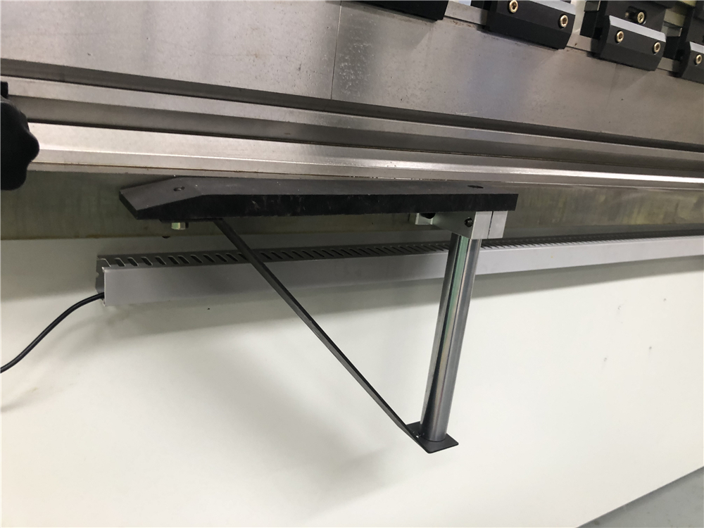 3+1 Axis Cnc Hydraulic Press Brake With Esa System 3+1 Eksen Cnc Hidrolik Abkant Esa Sistemli