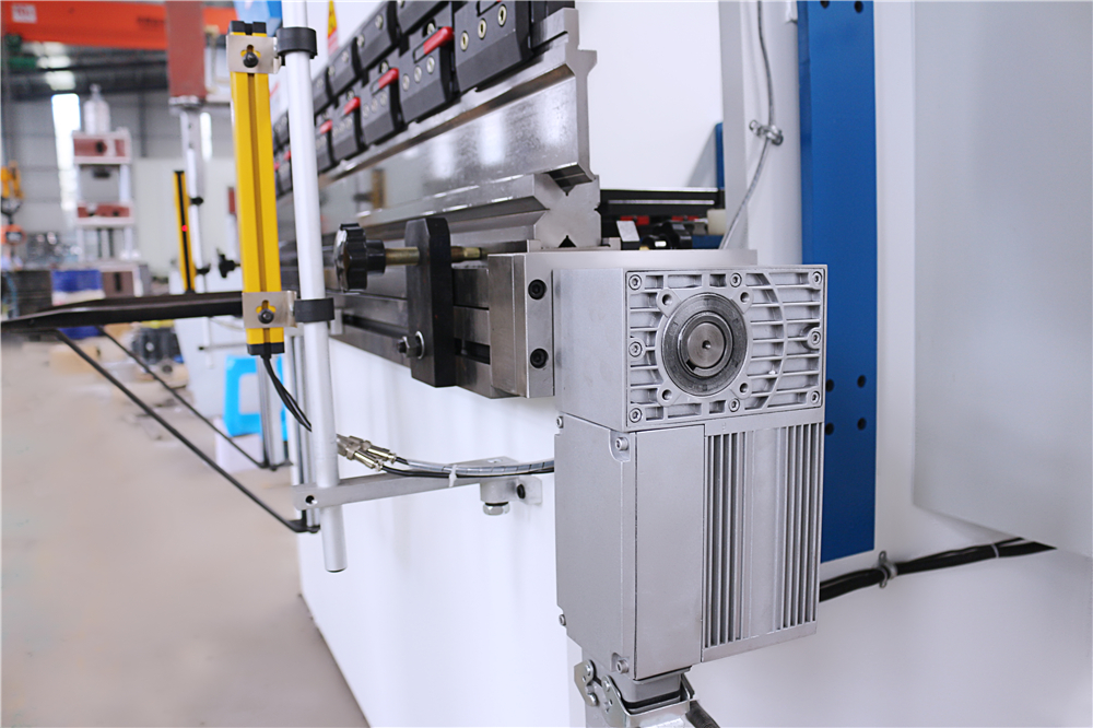 3+1 Axis Cnc Hydraulic Press Brake With Esa System 3+1 Eksen Cnc Hidrolik Abkant Esa Sistemli