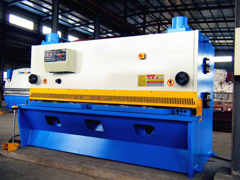 Aluminium Cutting Machine Hydraulic Guillotine Shearing Machine Pendulum Plate Shears Alüminyum Kesme Makinası Hidrolik Giyotin Kesme Makinası Sarkaç Plaka Makasları