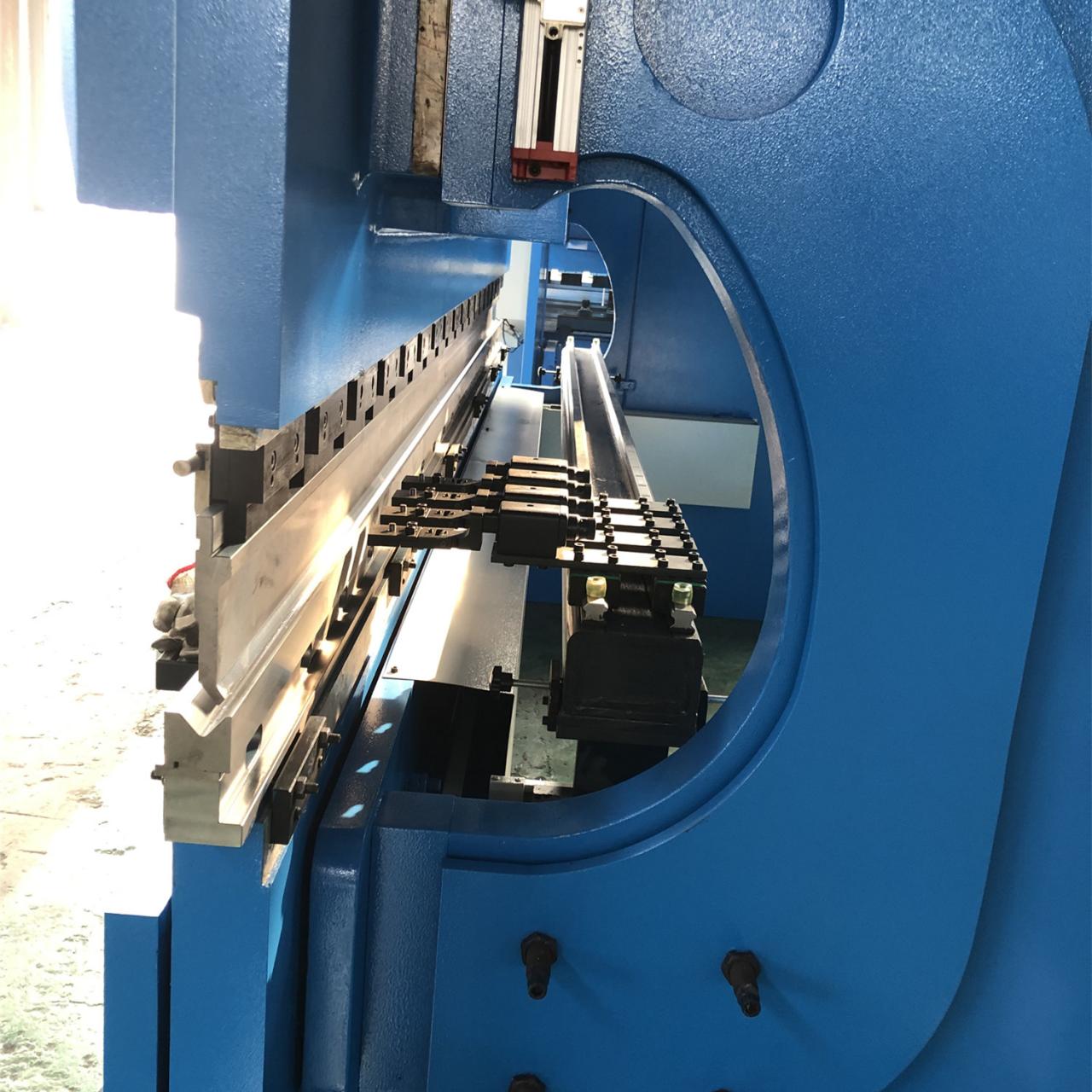 Da53t Cnc System Controller 125t4000 3+1 Axis Cnc Hydraulic Press Brake With Good Quality Da53t Cnc Sistem Kontrolörü 125t4000 3+1 Eksenli Cnc Hidrolik Abkant Pres İyi Kalite