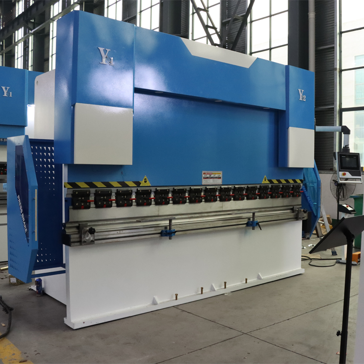 Electric Hydraulic Sheet 4 Axis Cnc Delem Press Brake 63t Metal Bending Machine Elektrikli Hidrolik Sac 4 Eksen Cnc Delem Abkant Pres 63t Metal Bükme Makinası