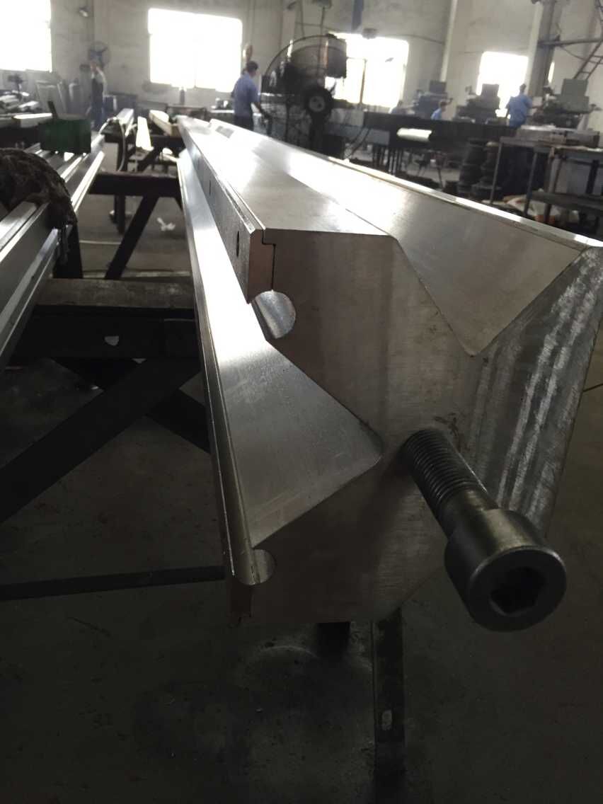 Full Automatic High Power Sheet Bending Machine And Cnc Press Brake Machine Tam Otomatik Yüksek Güçlü Sac Bükme Makinası ve Cnc Abkant Pres Makinası