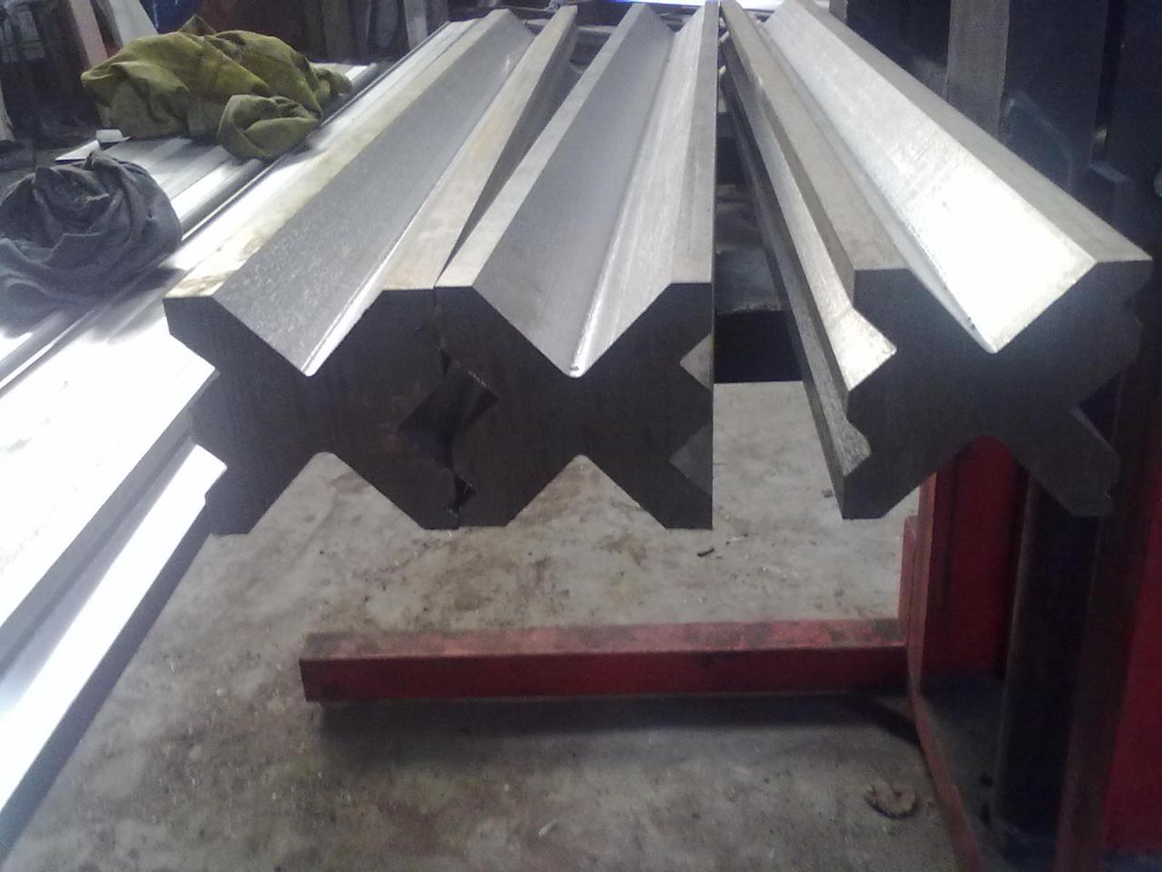 Full Automatic High Power Sheet Bending Machine And Cnc Press Brake Machine Tam Otomatik Yüksek Güçlü Sac Bükme Makinası ve Cnc Abkant Pres Makinası