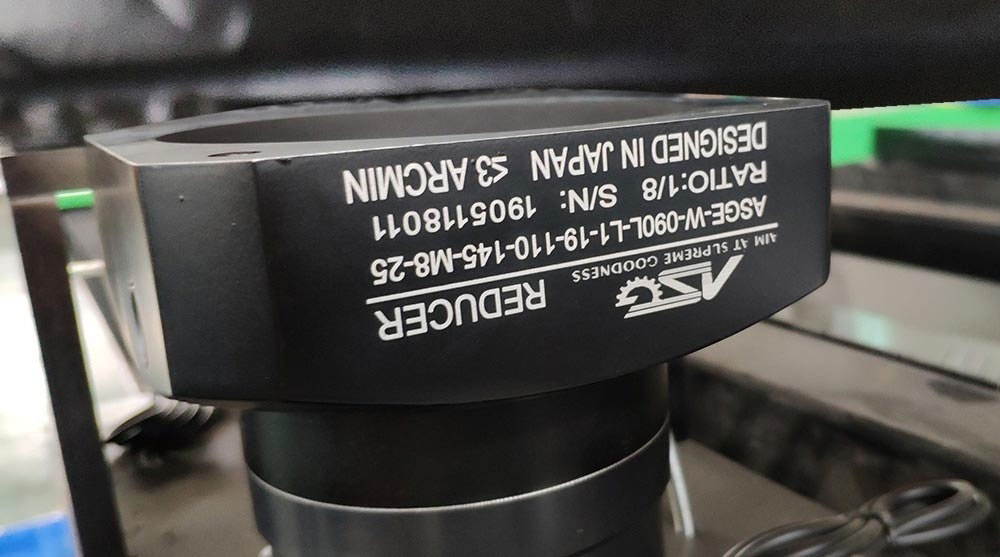 Yüksek Hassasiyetli 1000w Fiber Lazer Kesim Makinesi Fiyatı