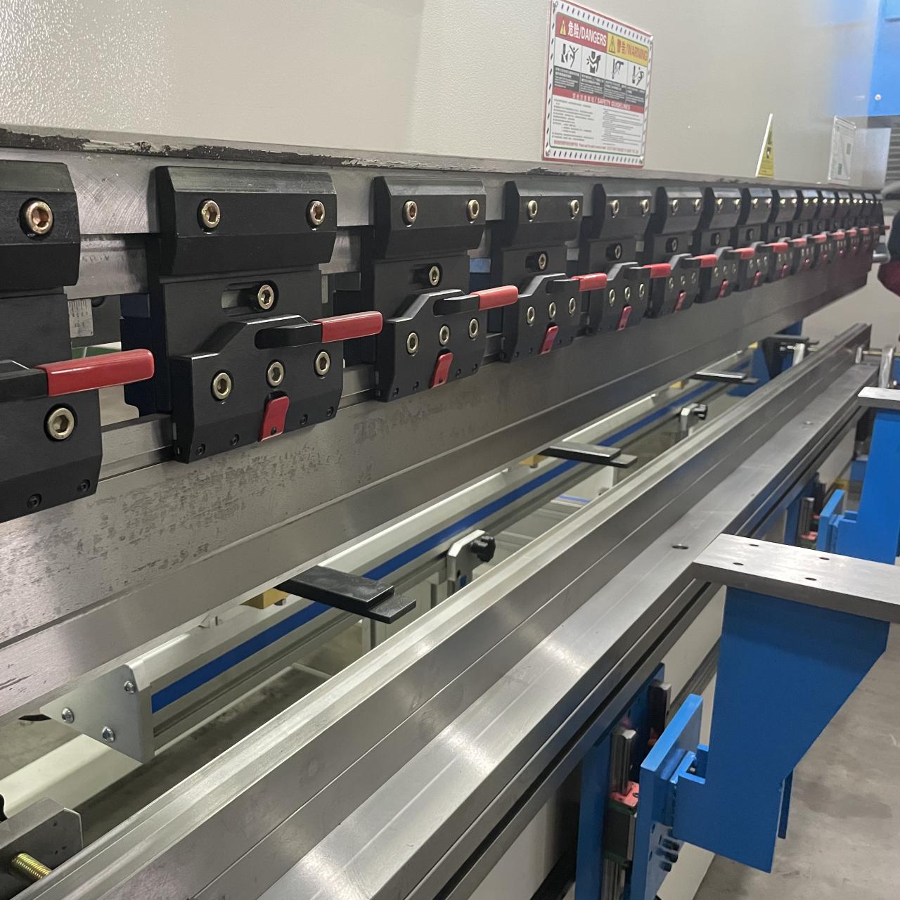 High Quality 3m Press Brake Machine Hydraulic 100 Ton For Sheet Metal Bending Sac Bükme İçin Yüksek Kaliteli 3m Abkant Pres Makinesi Hidrolik 100 Ton