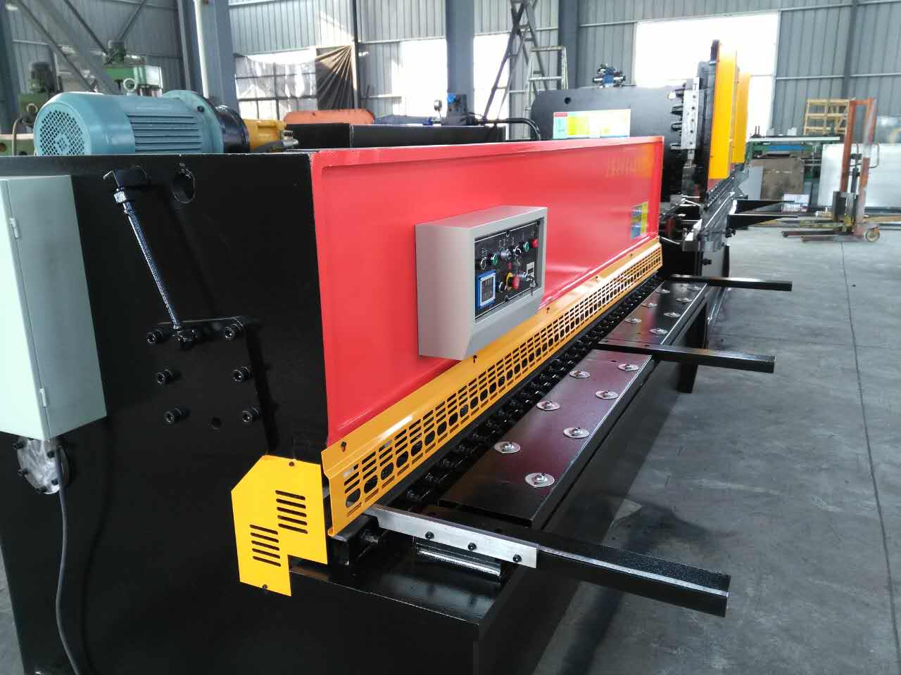 Hydraulic Swing Beam Guillotine Shears Qc12y-4x2500 Hidrolik Döner Kiriş Giyotin Makas Qc12y-4x2500