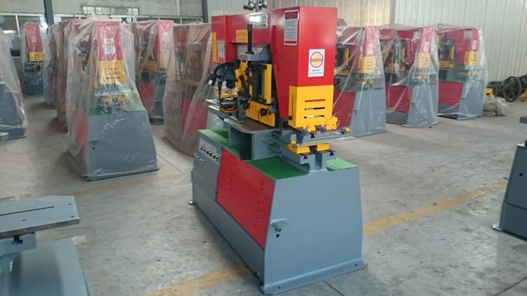 Q35y Series Multifunctional Hydraulic Iron Worker Combined Shearing And Punching Machine Q35y Serisi Çok Fonksiyonlu Hidrolik Demir İşçisi Kombine Kesme ve Delme Makinesi
