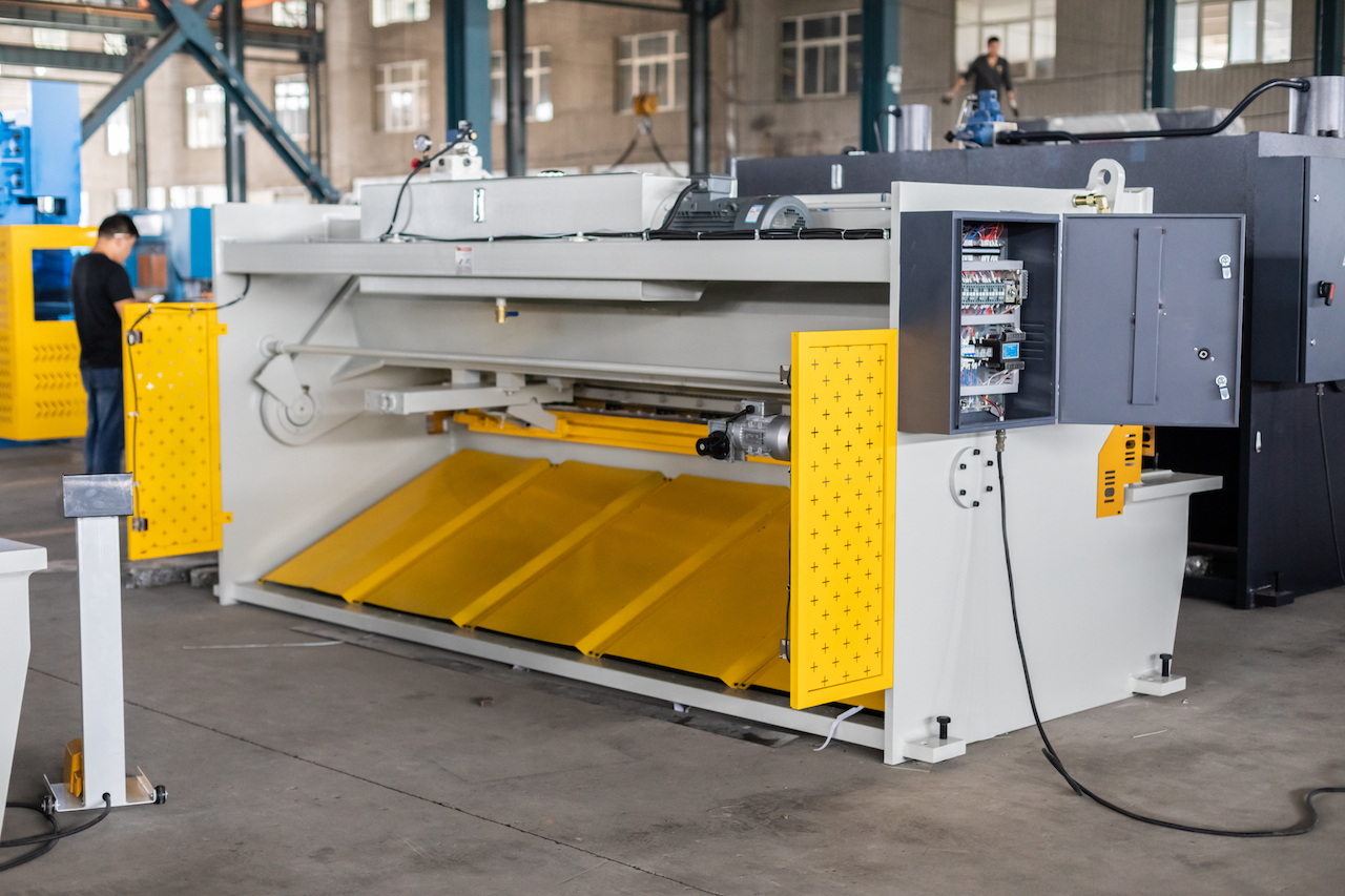 Qc11y 8x3200 Sac Kesme Makinesi Çelik Levha Hidrolik Kesme Makinesi