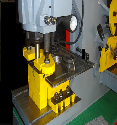 Steel Plate Angle Cutting Punching Notching Machine Hydraulic Ironworker For Sale Satılık Çelik Levha Açı Kesme Delme Çentik Makinası Hidrolik Demirci