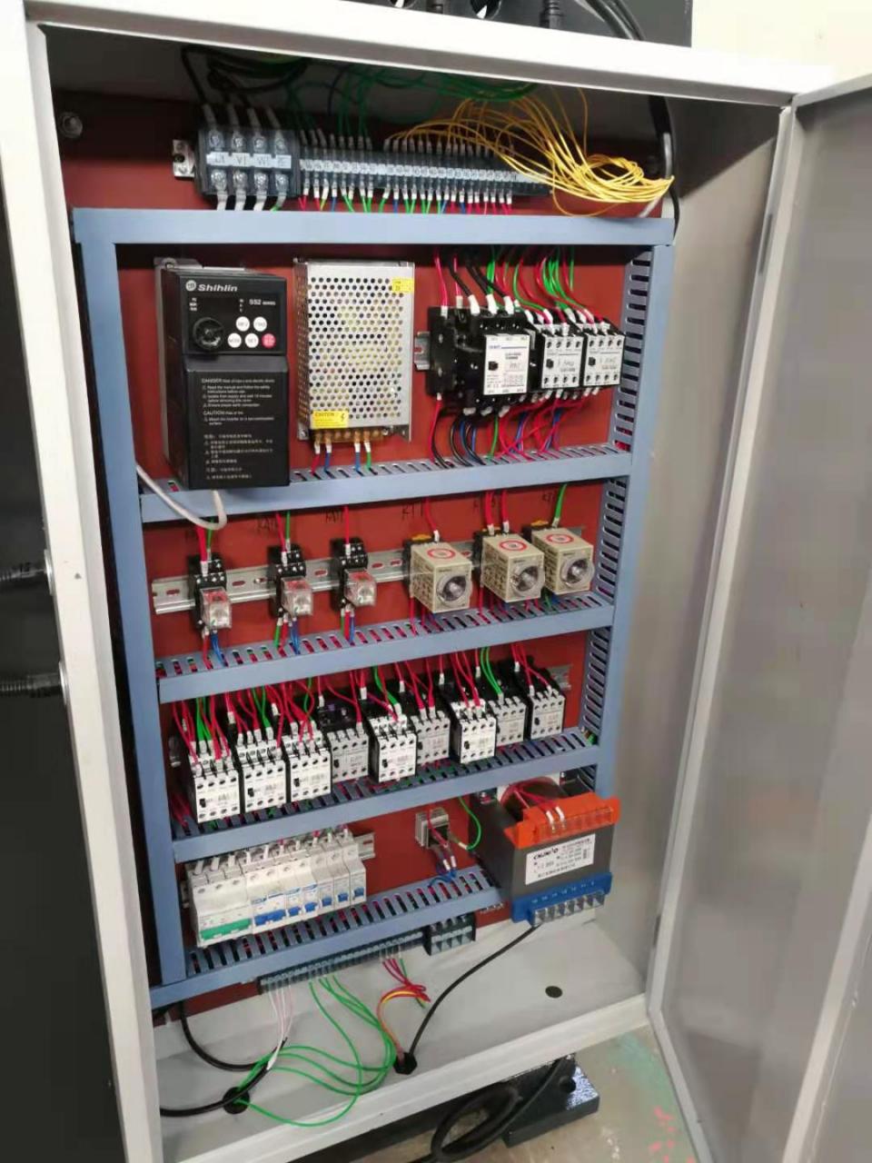 Wc67y-160 4000 Hydraulic Press Brake Cnc Metal Bending Machine For 4000mm Width Steel 4000mm Genişlik Çelik için Wc67y-160 4000 Hidrolik Abkant Cnc Metal Bükme Makinesi